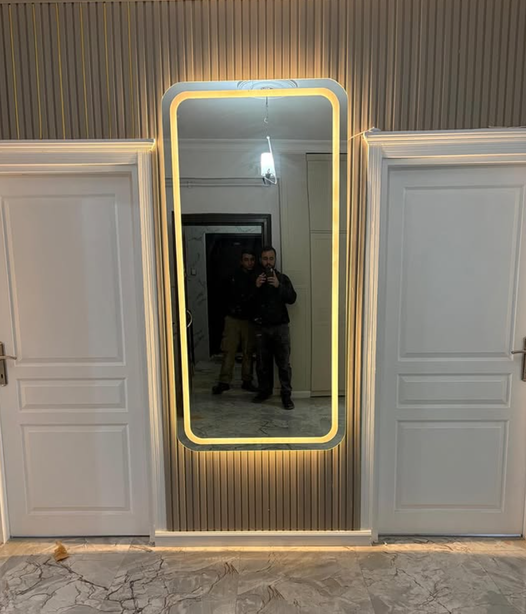 Aydınlatmalı Şeritli Dikdörtgen Ayna